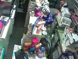Str8 поймал чертовски на камеру безопасности в магазине