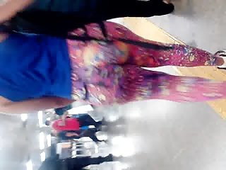 A brazilian ass walking on subway station!