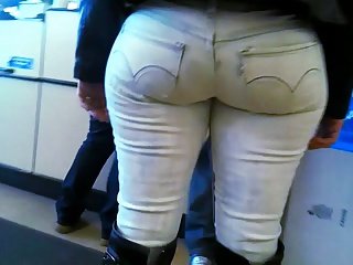 Schöne Latina Perfekte Ass In Tight Jeans