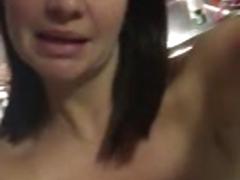 attrice americana Casey Wilson il video selfie topless