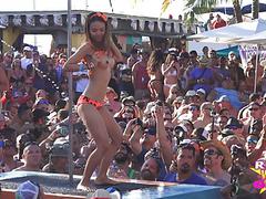 KEY WEST Fantasy Fest'te Wet Nude Sluts Havuz Partisi