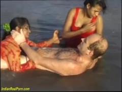 印度的性愛狂歡在海灘上