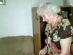 Norma Granny está de volta ao porn