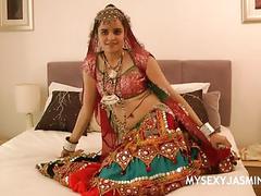 Gujarati Indisches College Babe Jasmin Mathur Garba Tanz